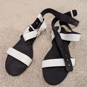 White strappy sandals (size 7, new)